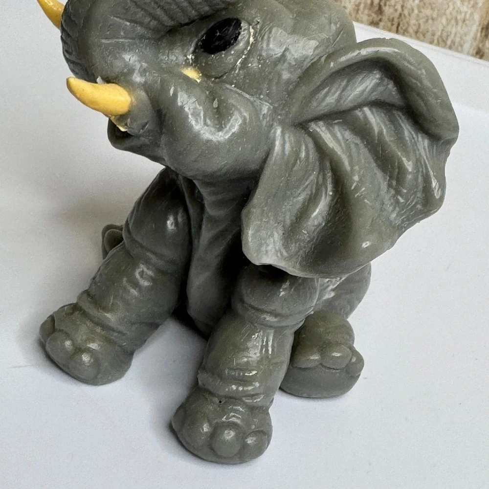 Vintage Baby‎ Elephant Sitting Candle Gray Tusk Eyes Novelty Gift Wax Unscented